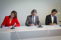 Podpis koalicijske pogodbe. Robert Golob, Tanja Fajon, Luka Mesec.