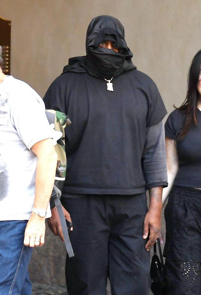 Kanye West z umetniškim okusom pri izboru oblačilih pogosto preseneti. | Foto: Profimedia