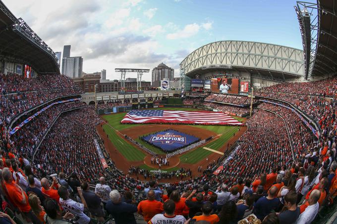 Brez bejzbola v ZDA ne gre. Tekme v ligi MLB si v povprečju ogleda 30.000 gledalcev. Daleč največ, 45.600 jih imajo La Dodgers. | Foto: Reuters