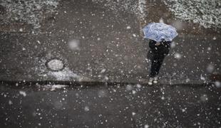 Danes po Sloveniji še sneži, dežnike bomo lahko pospravili v četrtek