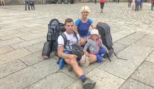 Slovenska družina, ki je s triletnico v nahrbtniku prehodila 800 kilometrov El Camina #intervju