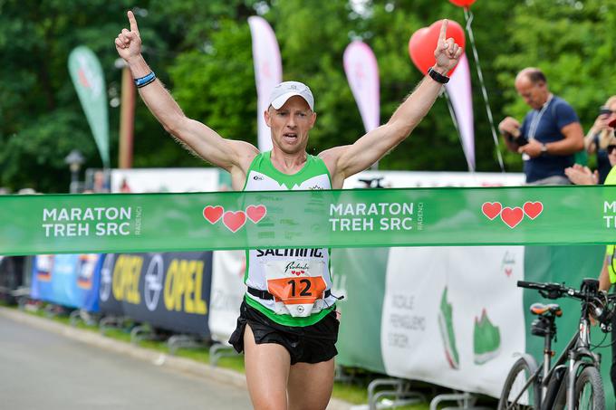 Poklicni vojak Aleš Žontar, ki se s tekom ukvarja v prostem času, je državni prvak v maratonu za leto 2018 (2;36:29). | Foto: Mario Horvat/Sportida