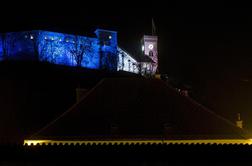 Ljubljanski grad se je odel v barve francoske zastave (foto)