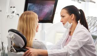 ZZZS zavrača trditve zobozdravnikov: Navedbe so zavajajoče in neutemeljene