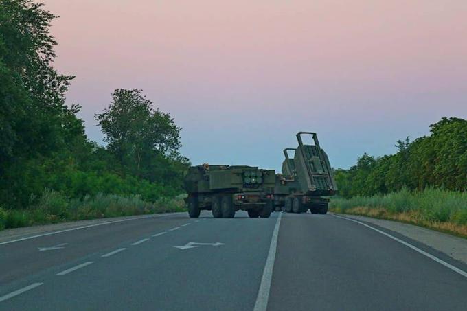 Največ vojaške pomoči so Ukrajini dale ZDA. Med drugim so Američani ukrajinsko vojsko oborožili z večcevnimi raketometi himars. | Foto: AP / Guliverimage