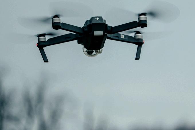 DJI proda več dronov kot katerikoli drug proizvajalec na svetu. Tržni delež kitajskega podjetja je v zadnjem letu sicer padel za več kot 15 odstotkov, a je še vedno kar 54-odstoten.  | Foto: Unsplash