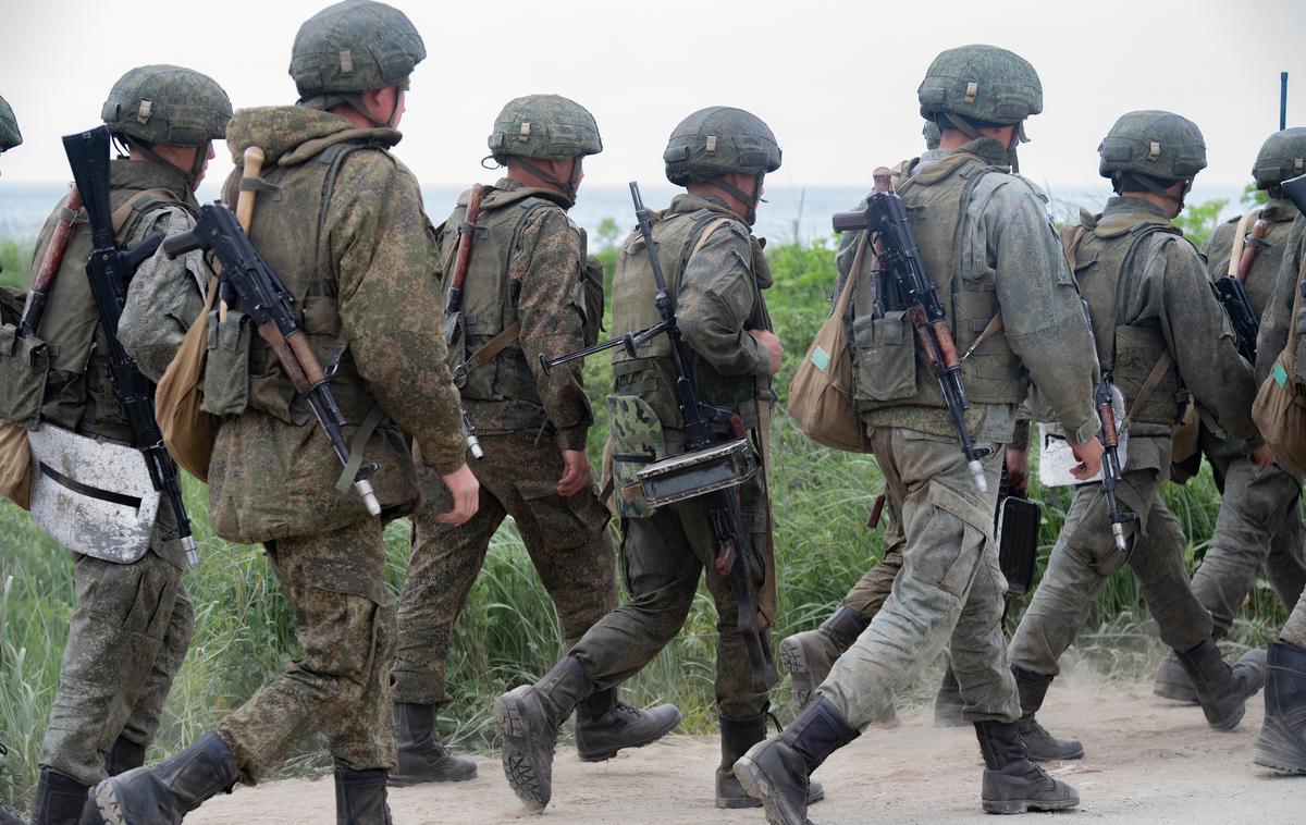 ruski vojaki ruska vojska rusija | Rusija je priznala, da je od jeseni za vojno proti Ukrajini neupravičeno rekrutirala več tisoč ljudi. | Foto Shutterstock