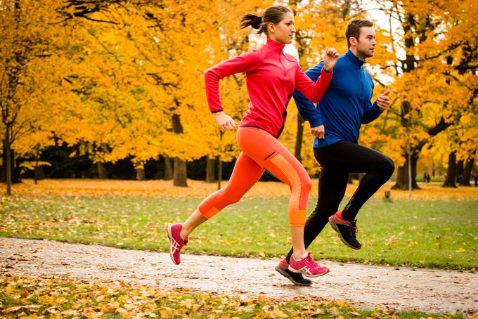 Marsikdo misli, da je maraton nekaj, česar se ne bo nikoli udeležil. A vsekakor je množica tekačev na tovrstnih tekmovanjih izredno raznolika − vseh oblik, starosti in pripravljenosti. Ko si boste za cilj postavili preteči (pol)maraton in za to redno trenirali, se boste lahko spopadli tudi s tem. | Foto: Getty Images