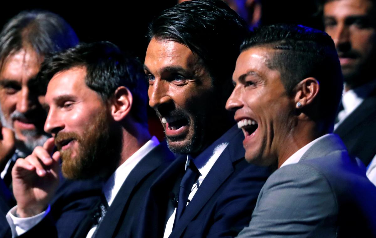Buffon Ronaldo Messi | Trije velikani svetovnega nogometa. Slovenija se je že pomerila z Lionelom Messijem (levo), Gianluigijem Buffonom (v sredini), ki je večkrat gostoval v Sloveniji, a za razliko od sosedov na fotografiji ni prejel zlate žoge, danes pa bo prvič na slovenskih tleh nastopil še Cristiano Ronaldo (desno). | Foto Reuters