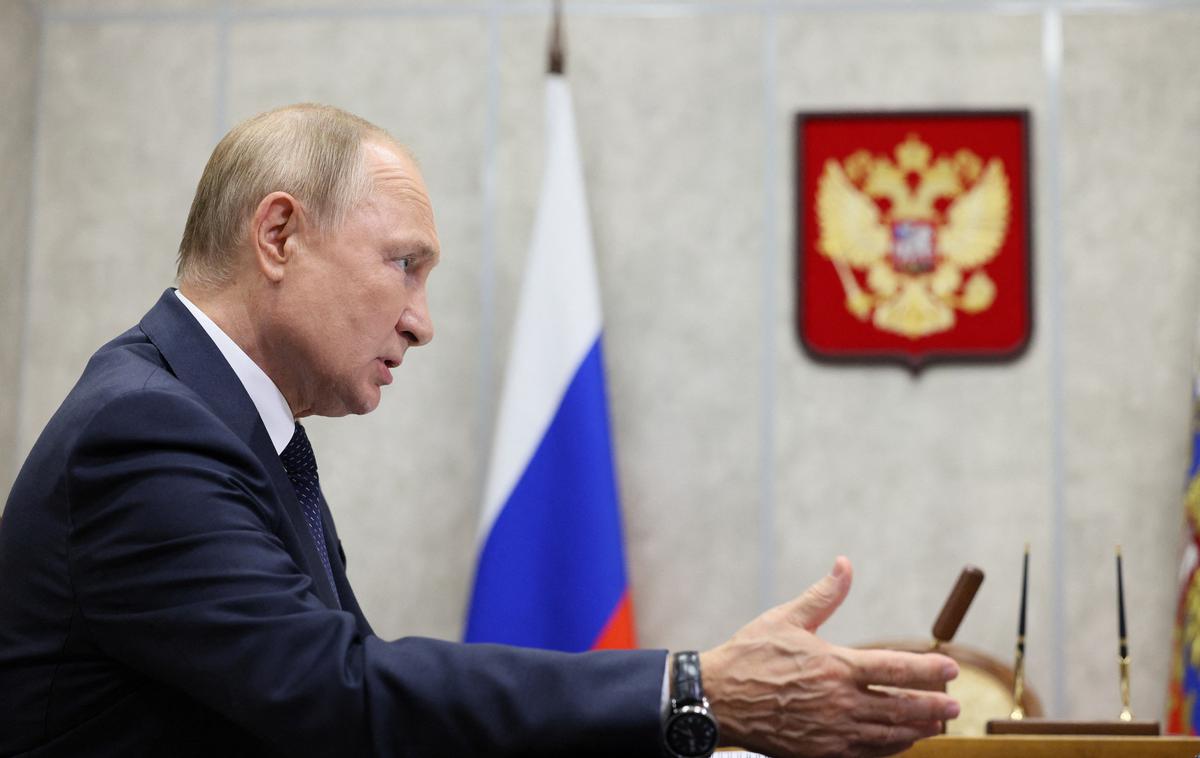 Vladimir Putin | Še pred nekaj dnevi je Putin v nagovoru za ruske medije dejal, da bi lahko bila "specialna operacija dolgotrajen proces". | Foto Reuters