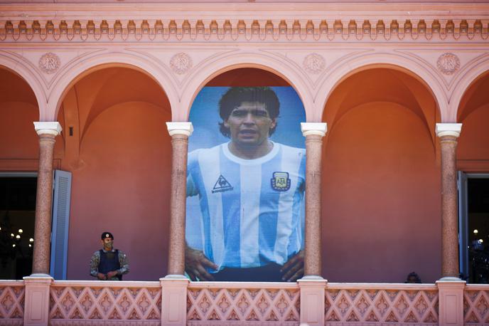 Diego Maradona | Podoba Diega Maradone pred predsedniško palačo v Buenos Airesu. | Foto Guliverimage