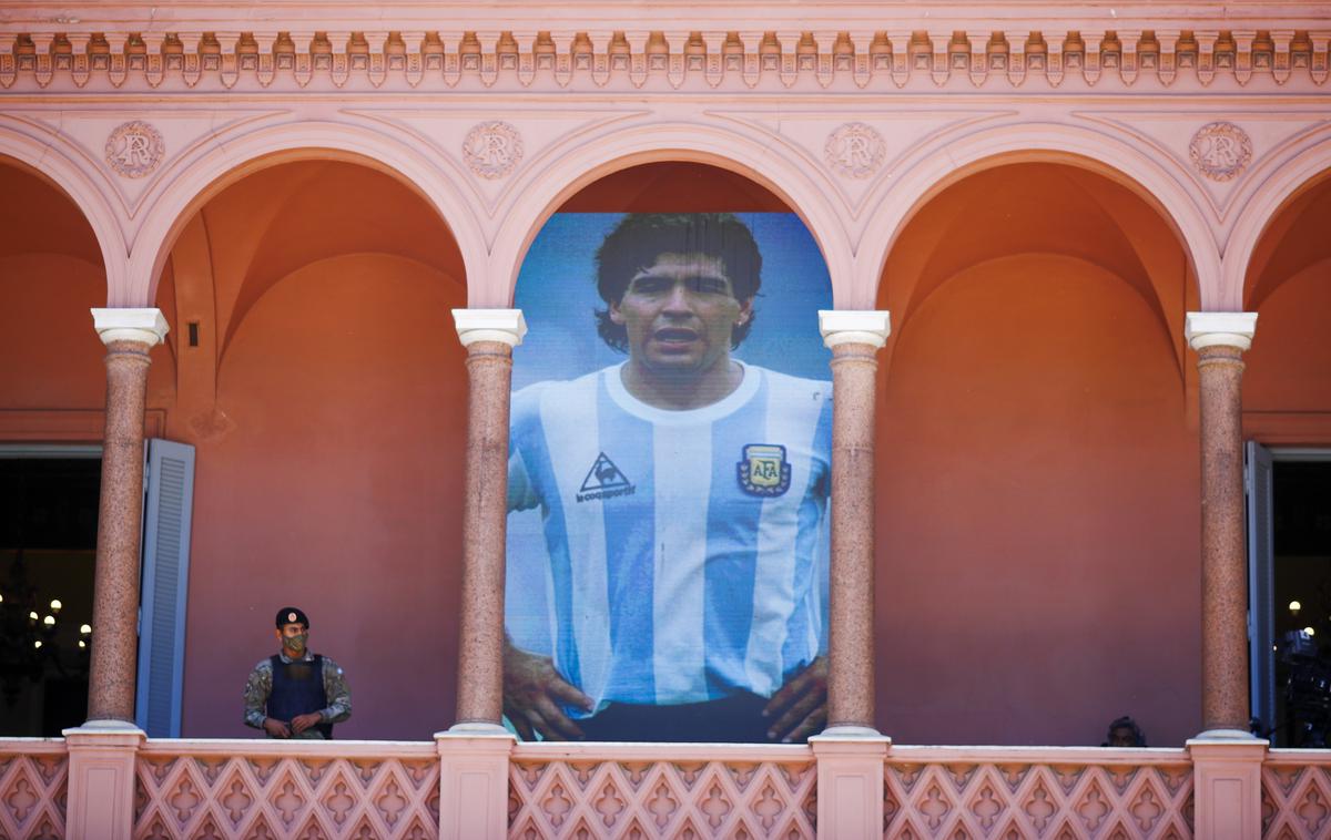 Diego Maradona | Podoba Diega Maradone pred predsedniško palačo v Buenos Airesu. | Foto Guliverimage