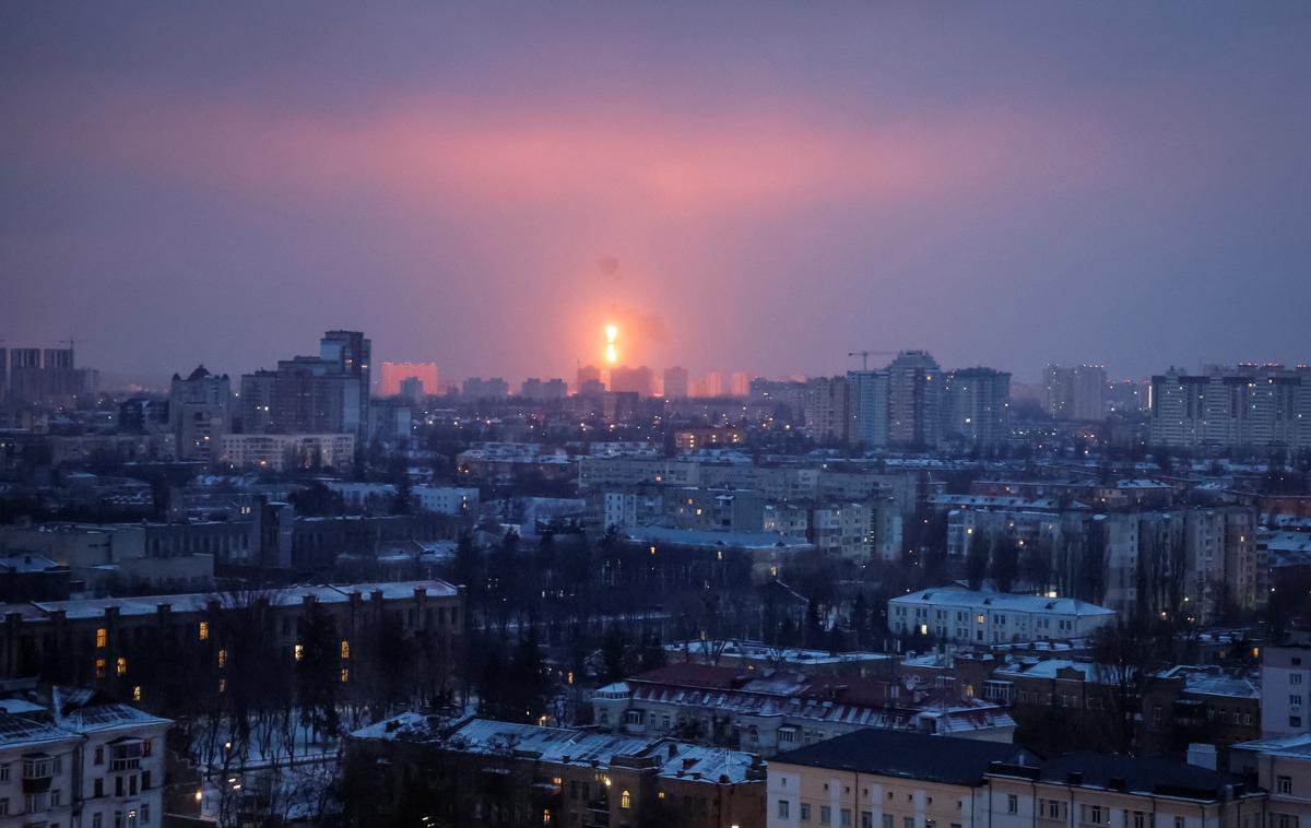 Napad na Kijev | Vojna v Ukrajini, ki je izbruhnila 24. februarja 2022, še vedno divja in ni videti, da se bo kmalu končala. Na fotografiji: ruski napad na Kijev. | Foto Reuters