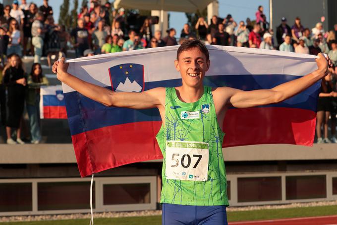 Žan Ogrinc je 17-letni slovenski atlet. Na Olimpijskem festivalu evropske mladine je v rojstnem Mariboru v teku na 800 metrov osvojil srebrno medaljo. Letos je dosegel kar štiri državne rekorde za mlajše mladince na 600 in 800 metrov, postal je tudi balkanski prvak v teku na 800 metrov. | Foto: www.alesfevzer.com