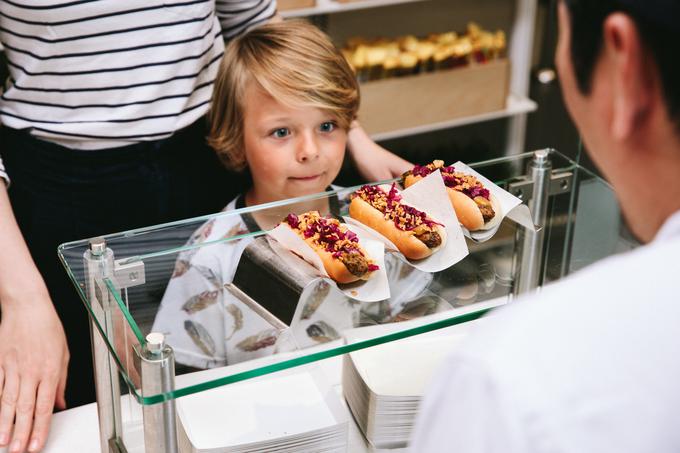 Slovenskim kupcem bodo ponujali tudi priljubljene rastlinske hot doge. | Foto: Podjetje IKEA